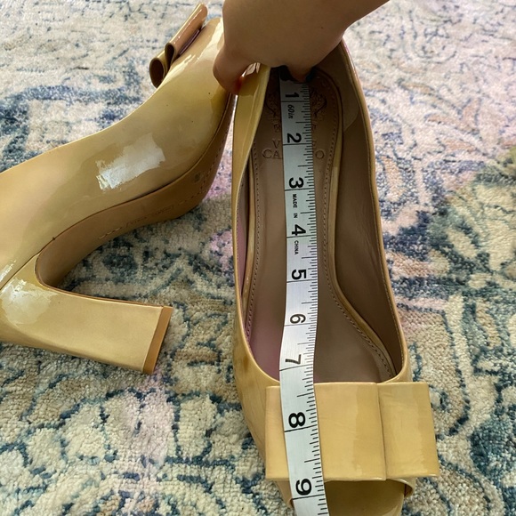 Vince Camuto Tan Heels size 8B - Picture 11 of 14